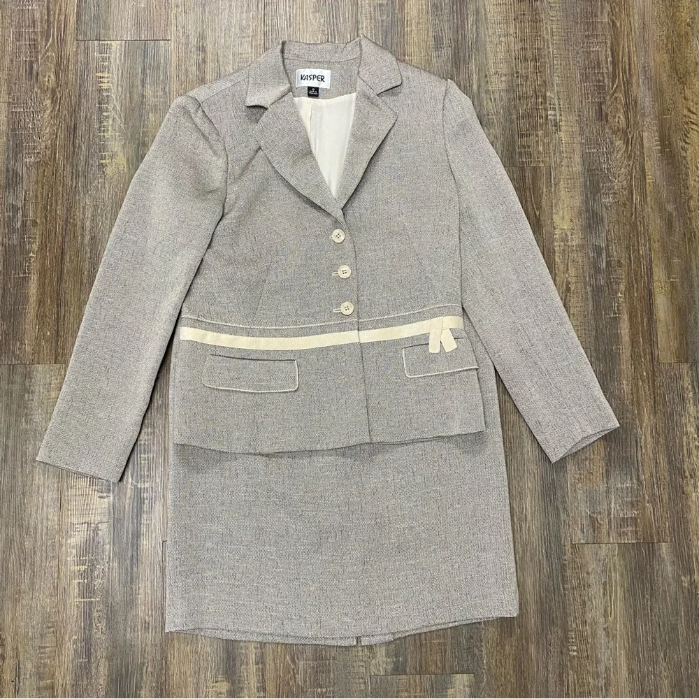 Kasper Beige Blazer and Skirt‎ Set with Cream Accents Career Wear Office Size 10